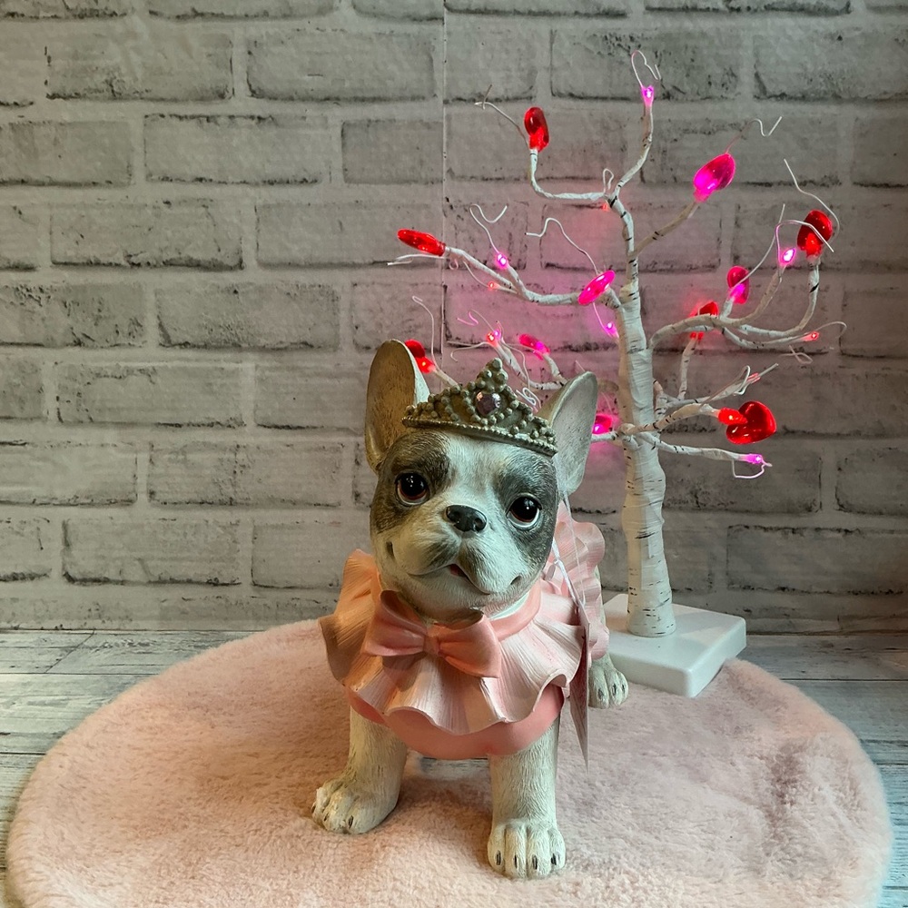 XOXO 5.5x9.5 Bulldog With Dress And Crown Decor